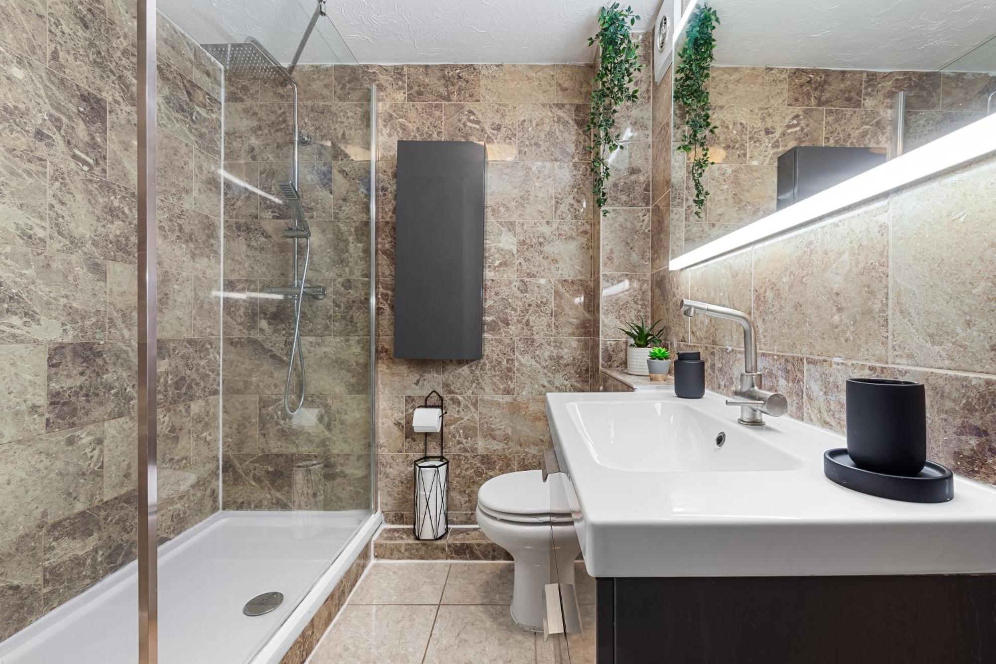 Quirky Canary 2Bed, Free Parking, Smart Tv & Games Londyn Zewnętrze zdjęcie